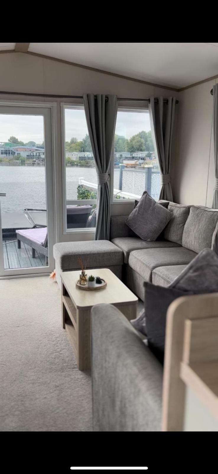 Lakeside Holiday Home With Hot Tub Tattershall Ngoại thất bức ảnh