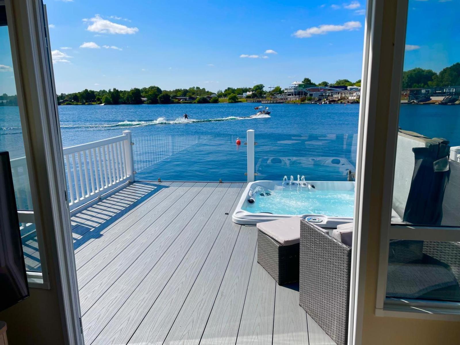 Lakeside Holiday Home With Hot Tub Tattershall Ngoại thất bức ảnh