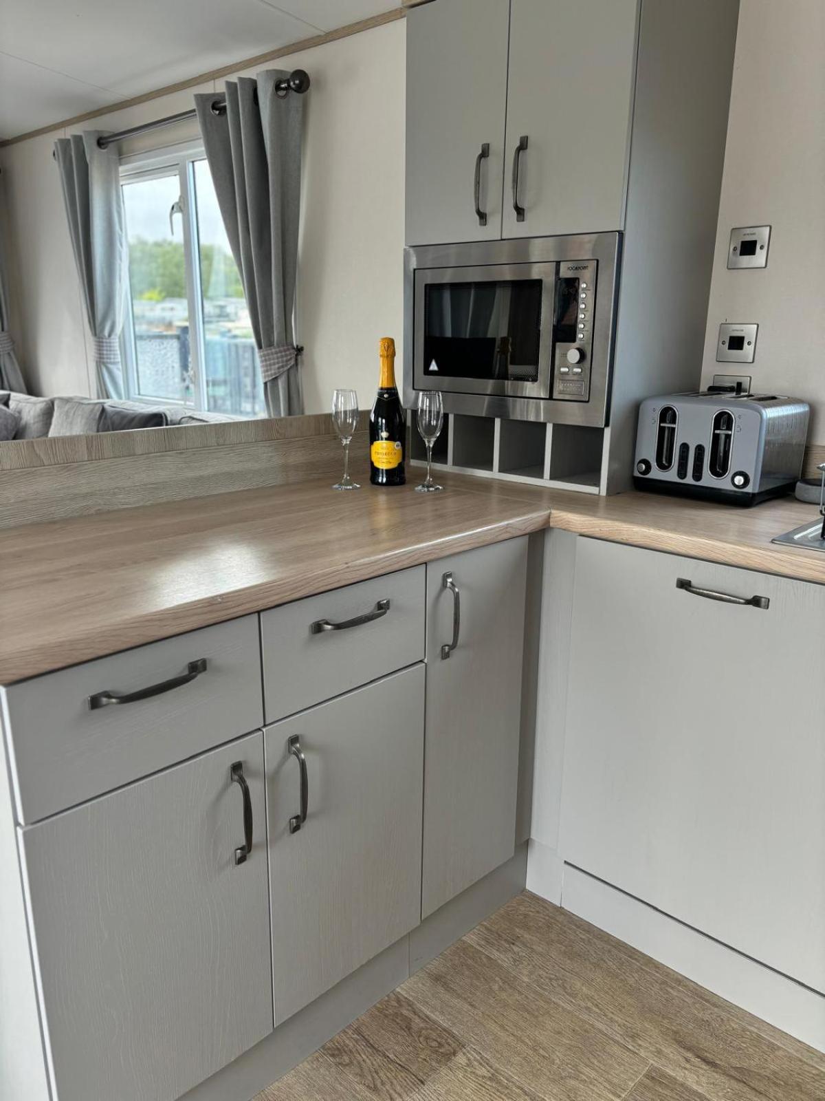 Lakeside Holiday Home With Hot Tub Tattershall Ngoại thất bức ảnh