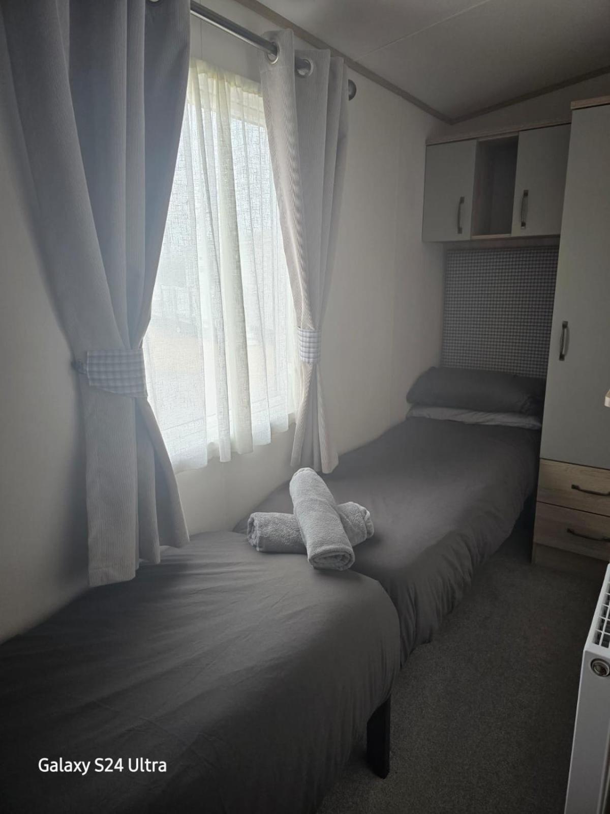 Lakeside Holiday Home With Hot Tub Tattershall Ngoại thất bức ảnh
